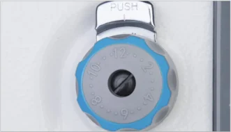 Kendiliğinden Kilitlenen Topuz
Kendiliğinden kilitlenen mekanik emniyet koluna sahip düğme sayesinde, dikişi 8 mm'ye kadar hassas bir şekilde ayarlamak mümkündür (H2-A-CZ-12 modelinde 12 mm'ye kadar ulaşılabilir).